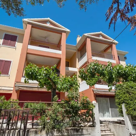 Sofia Apartment Nikiana